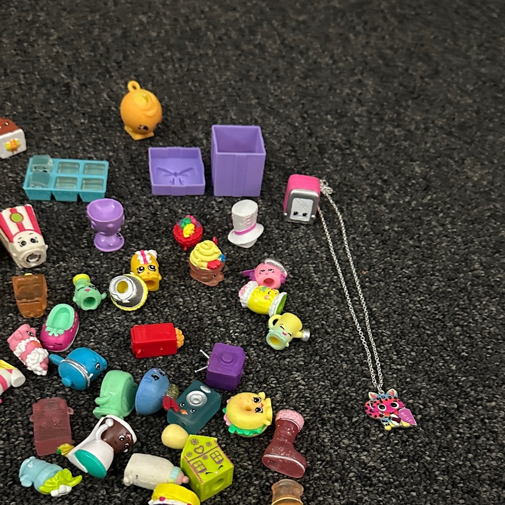 Huge Collection of Shopkins and Accessories - Picture 8 of 8
